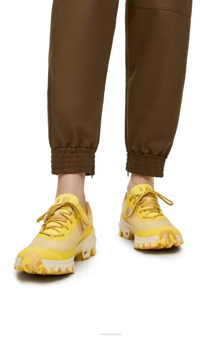 Loewe mujer zapatilla de running cloudventure de nailon LP64634 de color amarillo pálido