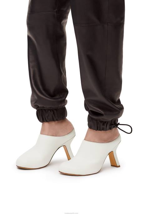 Loewe mujer zuecos con tacón terra de piel de becerro LP64742 blanco