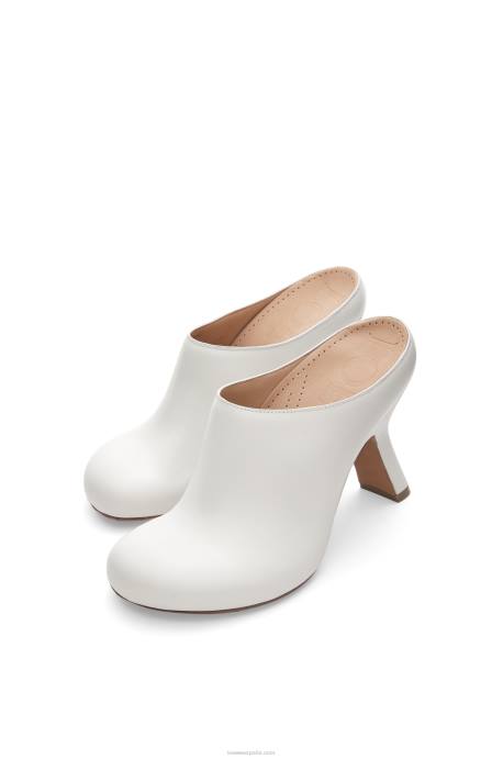 Loewe mujer zuecos con tacón terra de piel de becerro LP64742 blanco